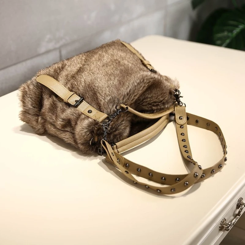 Woolen Velvet Women Trendy Ver - đánh giá và giá Women Bags Guess