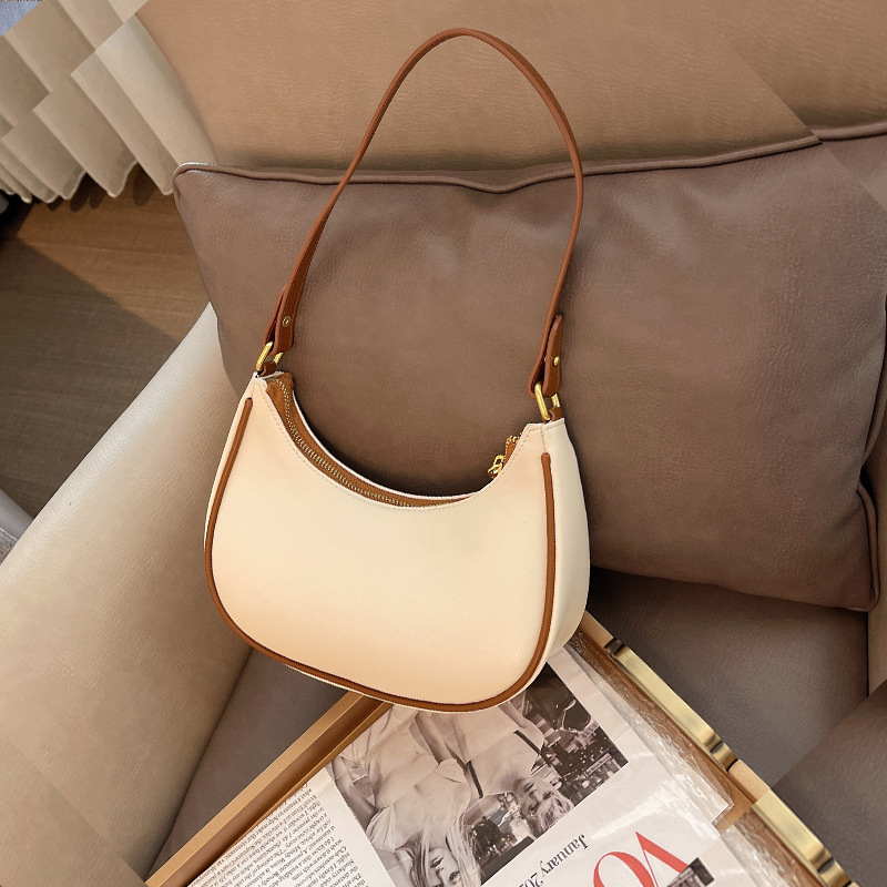 Small Carmpit Bag Female 2024  - đánh giá và giá Women Bags Guess